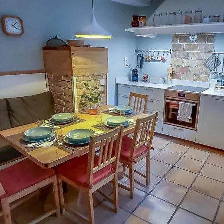 Viktoria Near Beach, Tartini Square Is Peaceful, Unique And Cosy For Lgbtq,, Couples Getaway, Families & Friends 펜션 피란