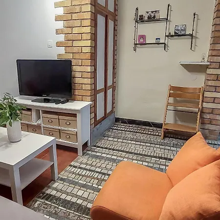 Viktoria Near Beach, Tartini Square Is Peaceful, Unique And Cosy For Lgbtq,, Couples Getaway, Families & Friends 피란