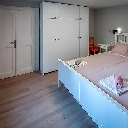 Viktoria Near Beach, Tartini Square Is Peaceful, Unique And Cosy For Lgbtq,, Couples Getaway, Families & Friends 펜션 *