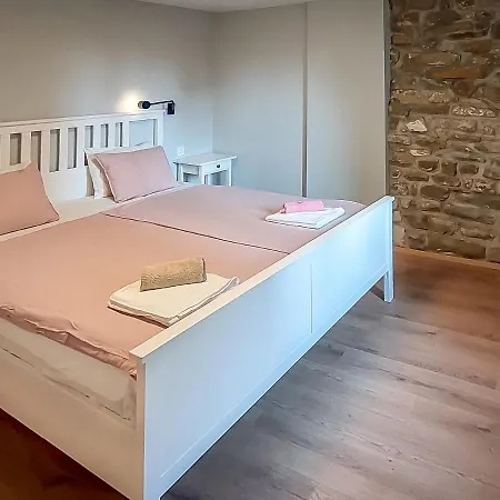 Viktoria Near Beach, Tartini Square Is Peaceful, Unique And Cosy For Lgbtq,, Couples Getaway, Families & Friends * 피란