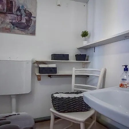 Viktoria Near Beach, Tartini Square Is Peaceful, Unique And Cosy For Lgbtq,, Couples Getaway, Families & Friends 피란