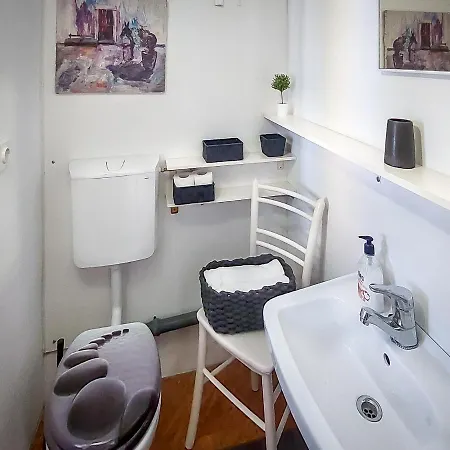 펜션 Viktoria Near Beach, Tartini Square Is Peaceful, Unique And Cosy For Lgbtq,, Couples Getaway, Families & Friends