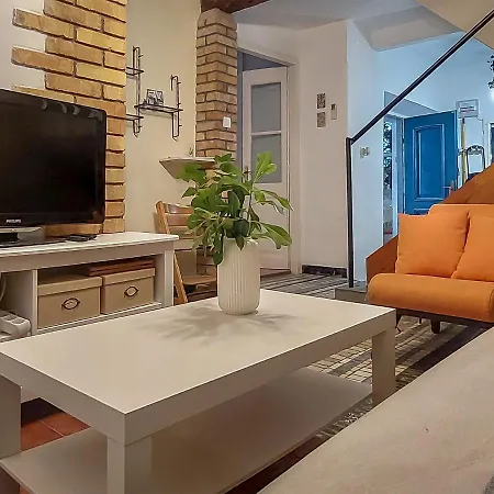 Viktoria Near Beach, Tartini Square Is Peaceful, Unique And Cosy For Lgbtq,, Couples Getaway, Families & Friends * 피란