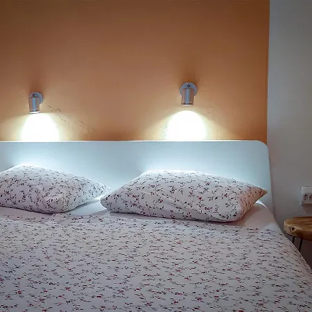 Viktoria Near Beach, Tartini Square Is Peaceful, Unique And Cosy For Lgbtq,, Couples Getaway, Families & Friends 펜션 피란