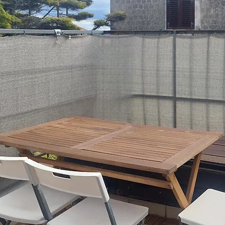Viktoria Near Beach, Tartini Square Is Peaceful, Unique And Cosy For Lgbtq,, Couples Getaway, Families & Friends 펜션 *